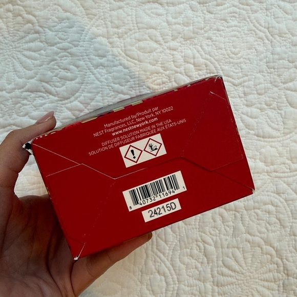 NIB NEST Holiday Reed Diffuser - Picture 6 of 6